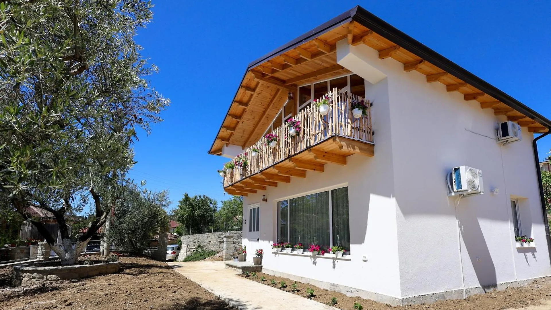 בראט Villa Dario Roshnik 0*,  אלבניה