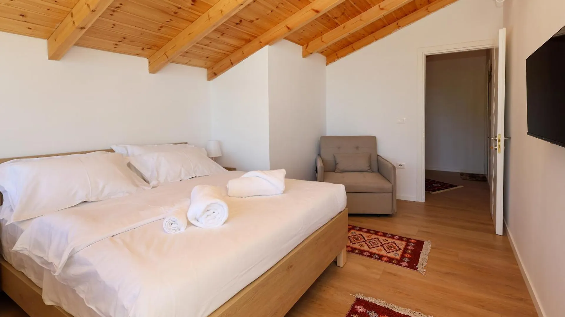 בראט Villa Dario Roshnik