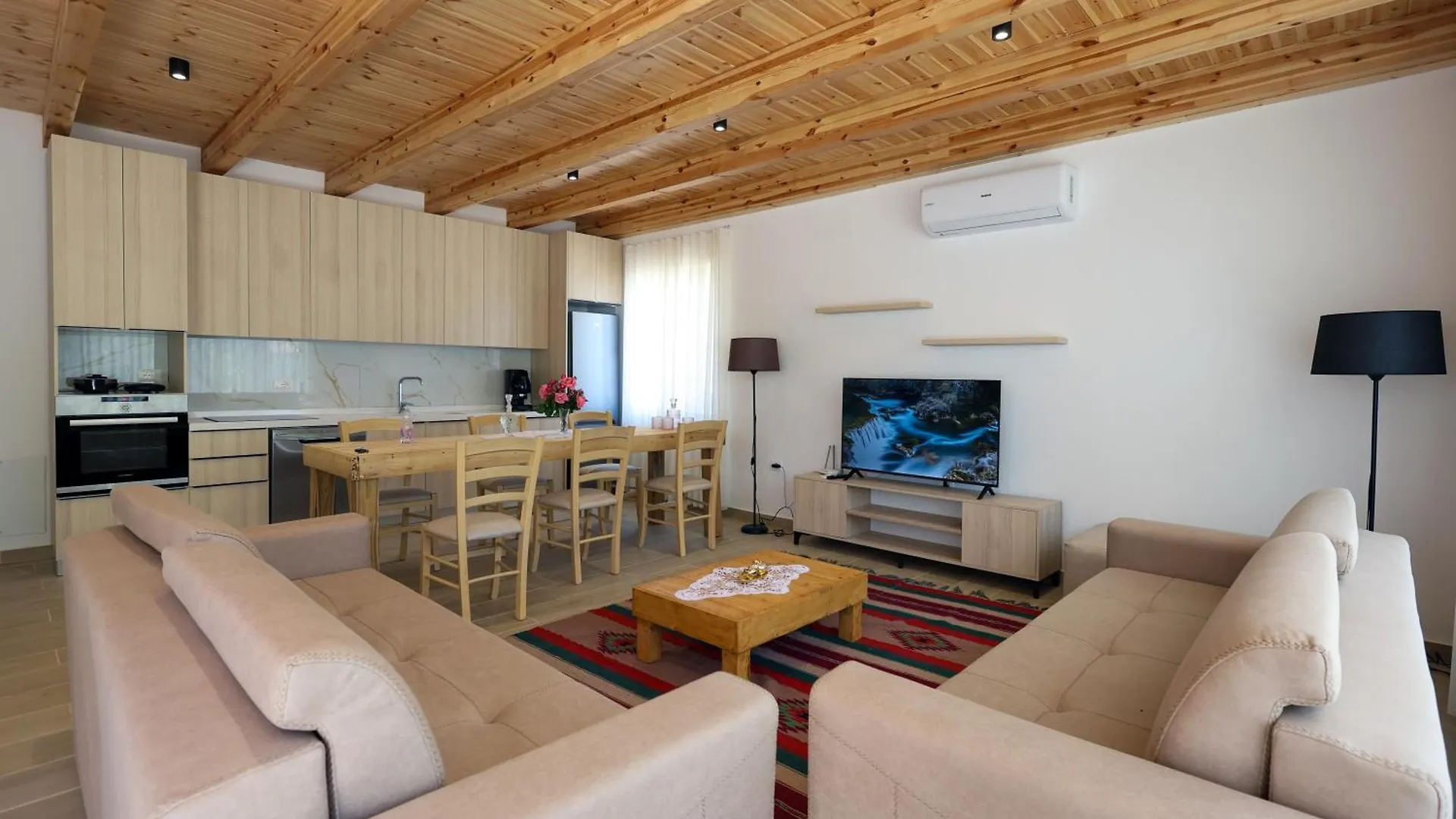 בראט Villa Dario Roshnik 0*,  אלבניה